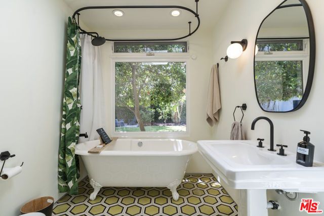 947 S Cloverdale Avenue, Los Angeles, CA 90036