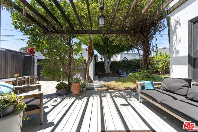 947 S Cloverdale Avenue, Los Angeles, CA 90036