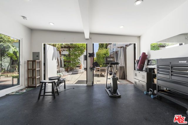 947 S Cloverdale Avenue, Los Angeles, CA 90036