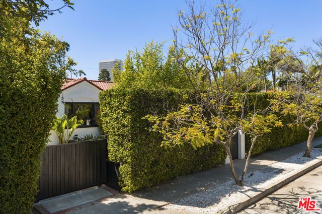 947 S Cloverdale Avenue, Los Angeles, CA 90036