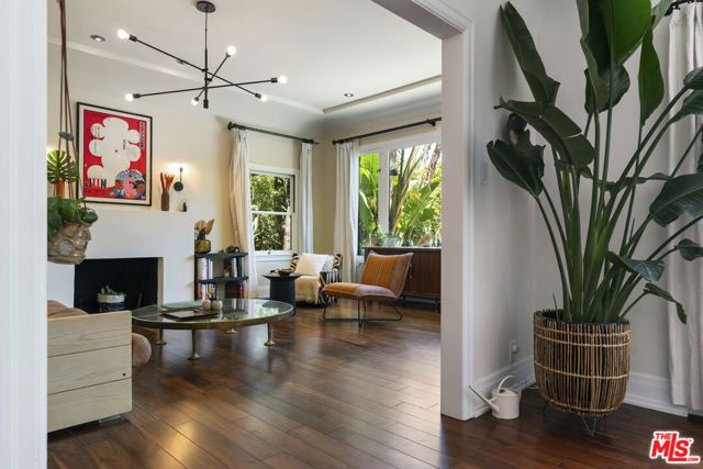 947 S Cloverdale Avenue, Los Angeles, CA 90036