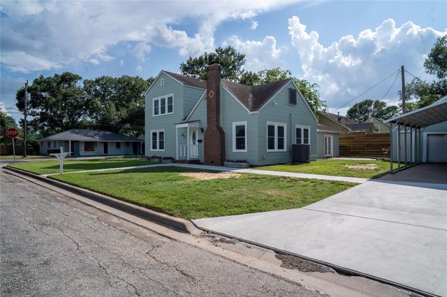 801 Avenue F, El Campo, TX 77437