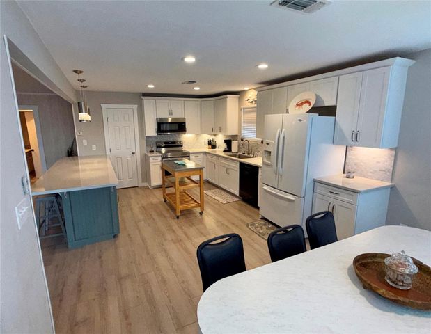 969 Bonita Street, Hitchcock, TX 77563