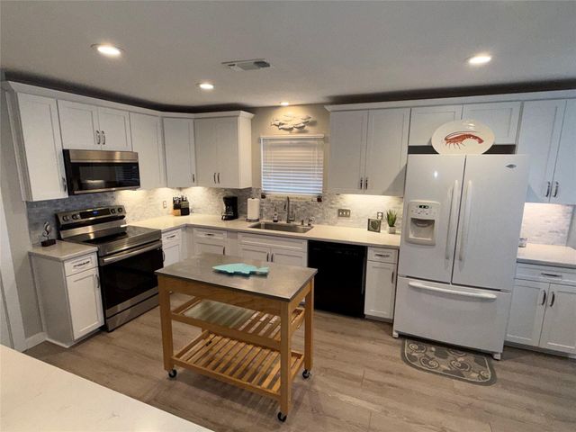 969 Bonita Street, Hitchcock, TX 77563