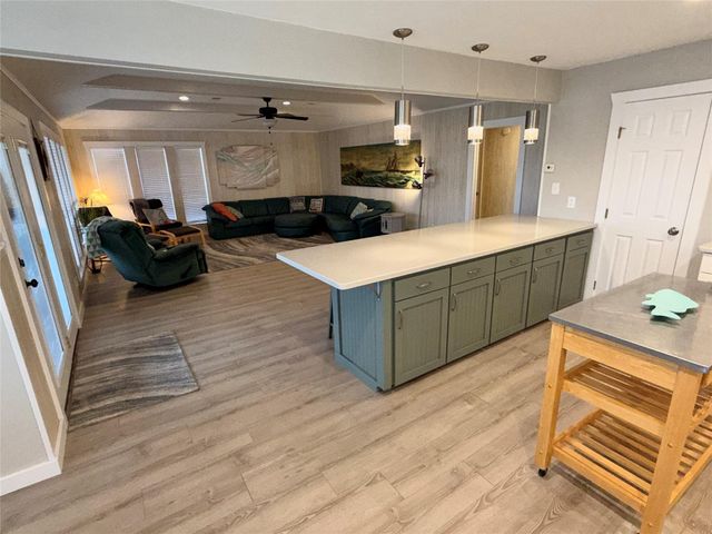 969 Bonita Street, Hitchcock, TX 77563