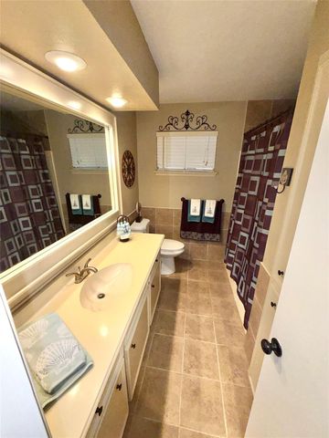 969 Bonita Street, Hitchcock, TX 77563