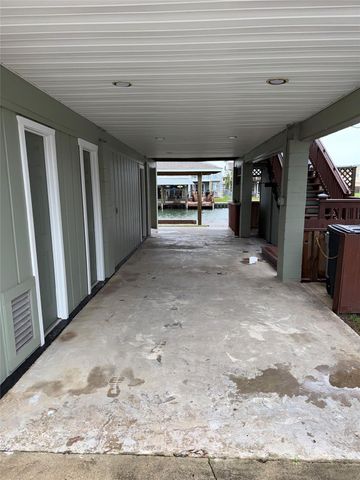 969 Bonita Street, Hitchcock, TX 77563