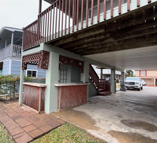 969 Bonita Street, Hitchcock, TX 77563