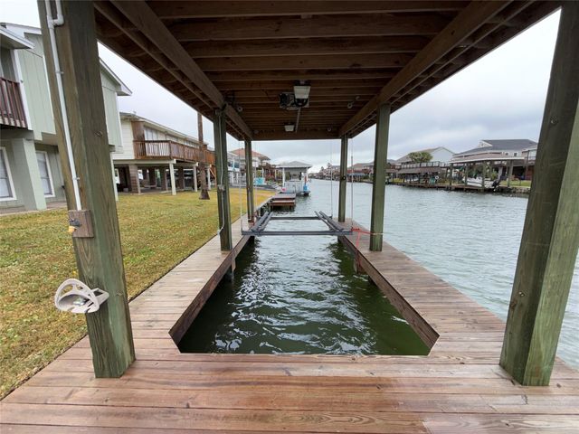 969 Bonita Street, Hitchcock, TX 77563