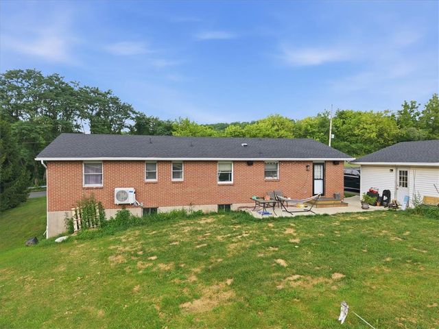 4065 Country Side Lane, Lower Saucon Twp, PA 18055