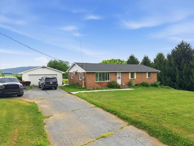 4065 Country Side Lane, Lower Saucon Twp, PA 18055