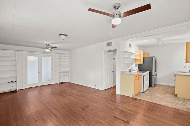 1707 Alguno RD C, Austin, TX 78757