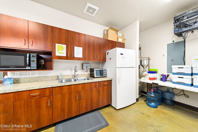 8300 N WAYNE DR, Hayden, ID 83835