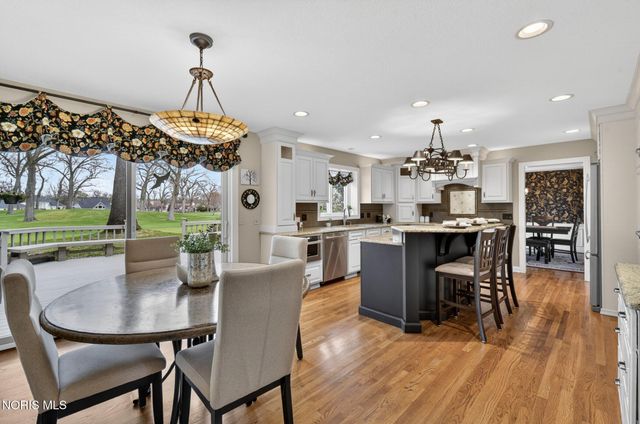 9114 Oak Valley Road, Holland, OH 43528