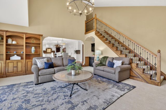 9114 Oak Valley Road, Holland, OH 43528
