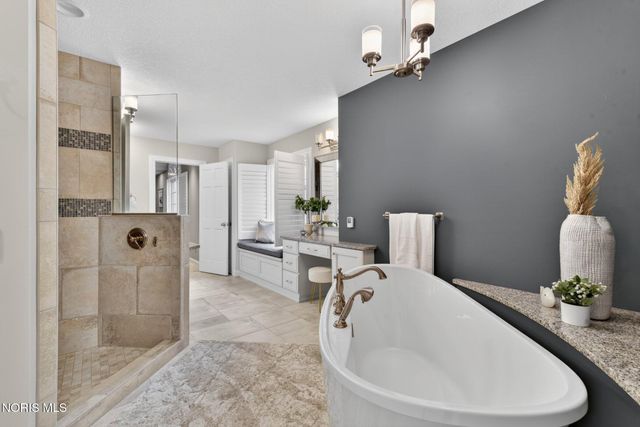 9114 Oak Valley Road, Holland, OH 43528