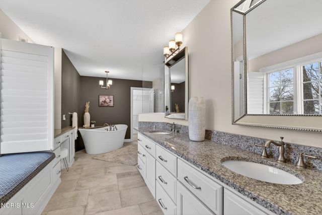 9114 Oak Valley Road, Holland, OH 43528