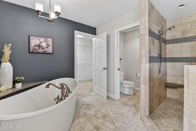 9114 Oak Valley Road, Holland, OH 43528