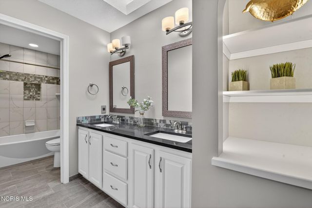 9114 Oak Valley Road, Holland, OH 43528