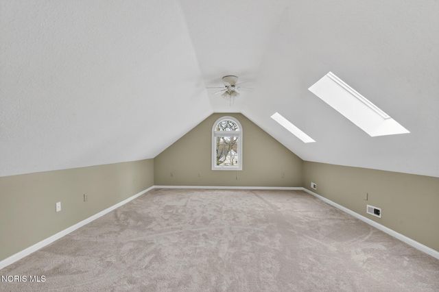 9114 Oak Valley Road, Holland, OH 43528