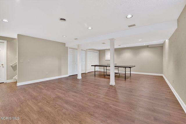 9114 Oak Valley Road, Holland, OH 43528
