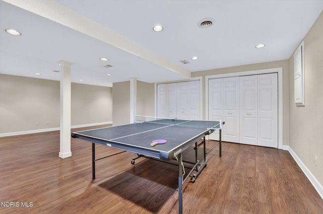 9114 Oak Valley Road, Holland, OH 43528