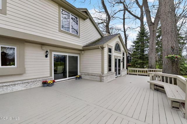 9114 Oak Valley Road, Holland, OH 43528