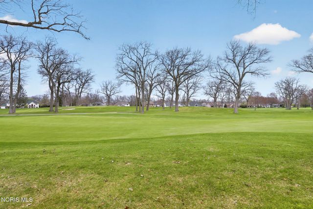 9114 Oak Valley Road, Holland, OH 43528