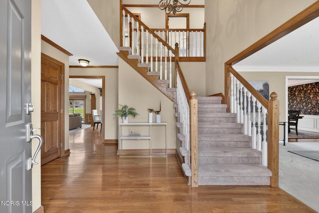 9114 Oak Valley Road, Holland, OH 43528