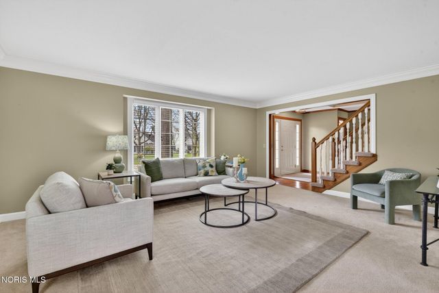 9114 Oak Valley Road, Holland, OH 43528