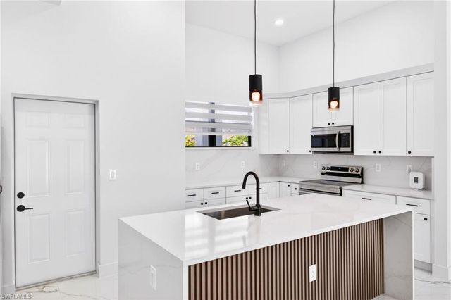 27 SW 8th PL, Cape Coral, FL 33991