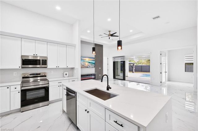 27 SW 8th PL, Cape Coral, FL 33991