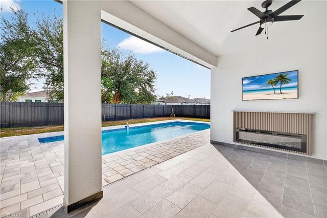 27 SW 8th PL, Cape Coral, FL 33991