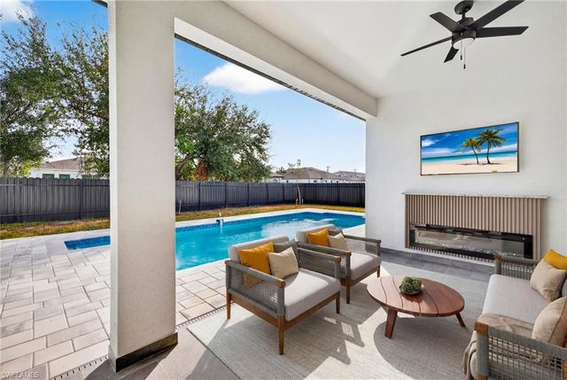 27 SW 8th PL, Cape Coral, FL 33991