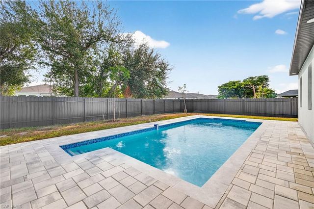 27 SW 8th PL, Cape Coral, FL 33991