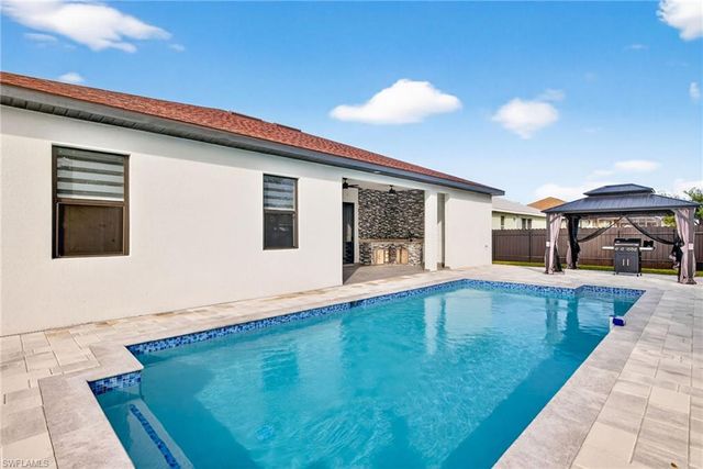 27 SW 8th PL, Cape Coral, FL 33991