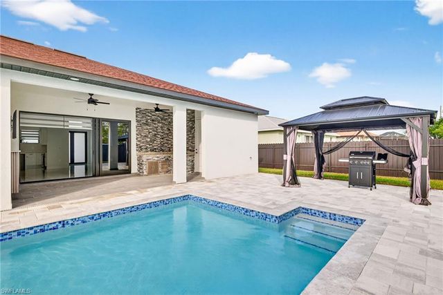 27 SW 8th PL, Cape Coral, FL 33991