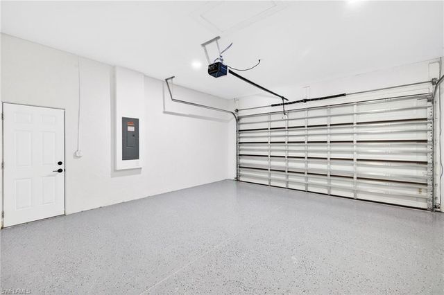 27 SW 8th PL, Cape Coral, FL 33991