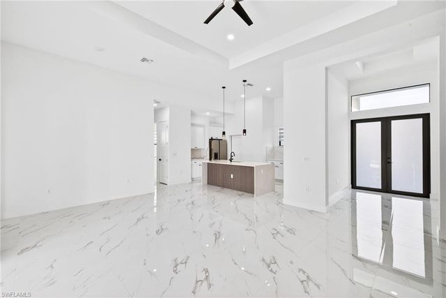 27 SW 8th PL, Cape Coral, FL 33991