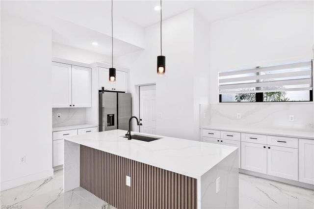 27 SW 8th PL, Cape Coral, FL 33991