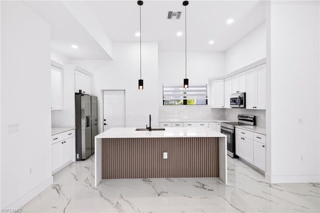 27 SW 8th PL, Cape Coral, FL 33991