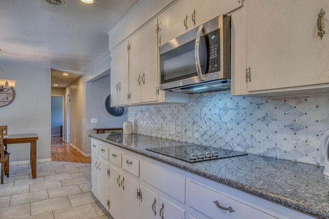 665 Paradise Road B, Salinas, CA 93907
