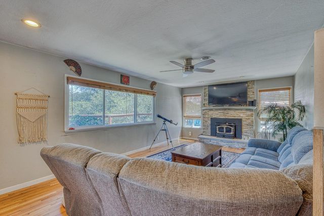 665 Paradise Road B, Salinas, CA 93907
