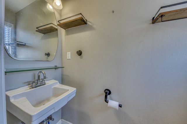 665 Paradise Road B, Salinas, CA 93907