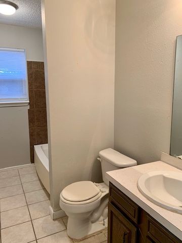 1509 Rolling Oaks, Rogers, AR 72756