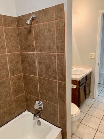 1509 Rolling Oaks, Rogers, AR 72756