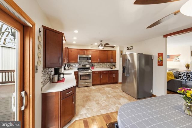 1666 HOLLY PKWY, Williamstown, NJ 08094