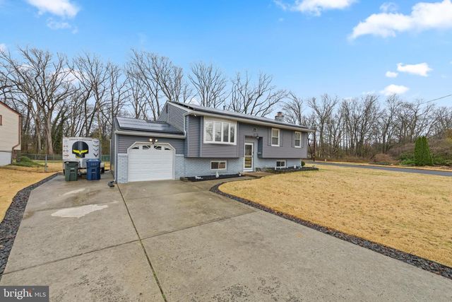 1666 HOLLY PKWY, Williamstown, NJ 08094