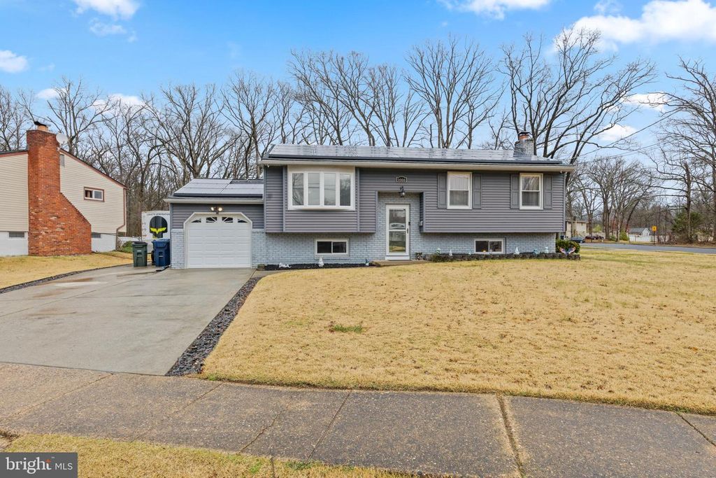 1666 HOLLY PKWY, Williamstown, NJ 08094