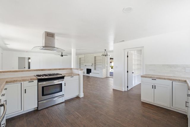 2146 N Maple Avenue, Fresno, CA 93703